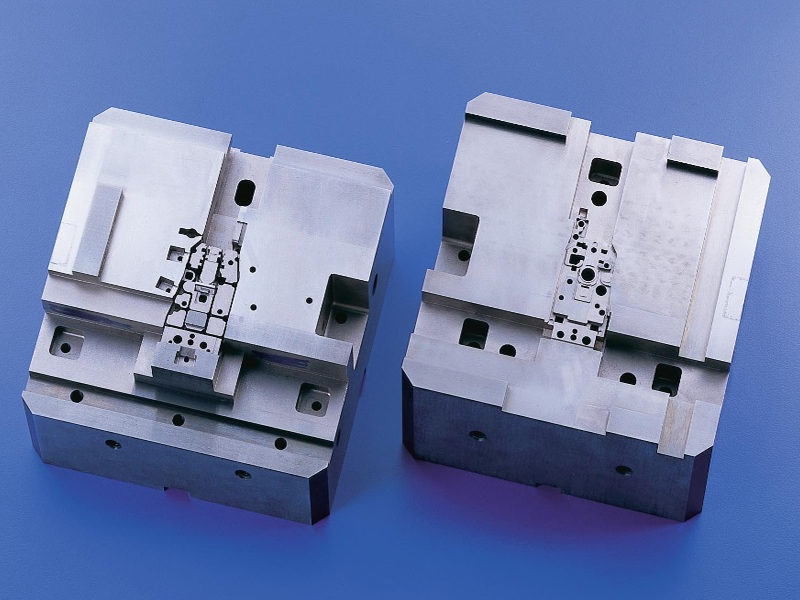 Injection Moulding for Sophisticated Plastic Optical Components